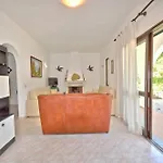 Close To Beaches And Amenities, Private Pool, Free Ac And Wifi *