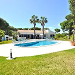 Вилла Close To Beaches And Amenities, Private Pool, Free Ac And Wifi