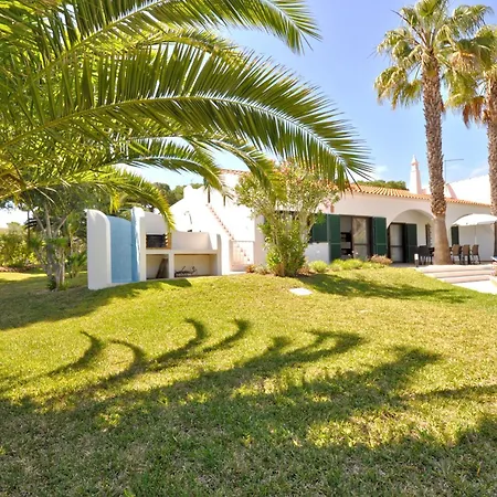 Villa Close To Beaches And Amenities, Private Pool, Free Ac And Wifi Quarteira