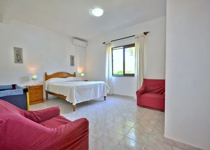 Villa Close To Beaches And Amenities, Private Pool, Free Ac And Wifi