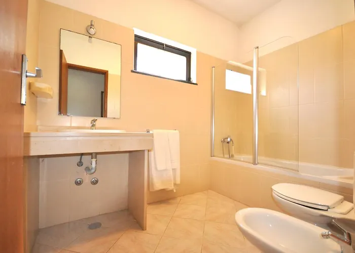 Close To Beaches And Amenities, Private Pool, Free Ac And Wifi Villa Quarteira