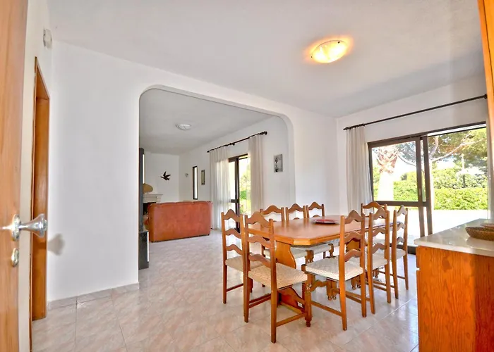 Close To Beaches And Amenities, Private Pool, Free Ac And Wifi Villa Quarteira