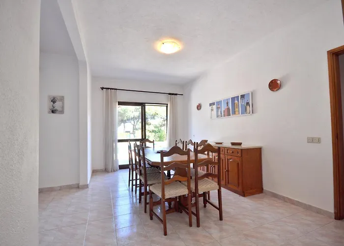 Villa Close To Beaches And Amenities, Private Pool, Free Ac And Wifi *