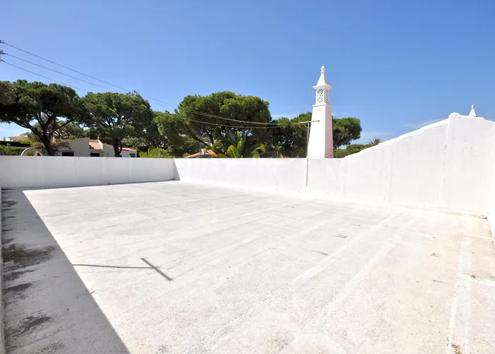 Close To Beaches And Amenities, Private Pool, Free Ac And Wifi Villa