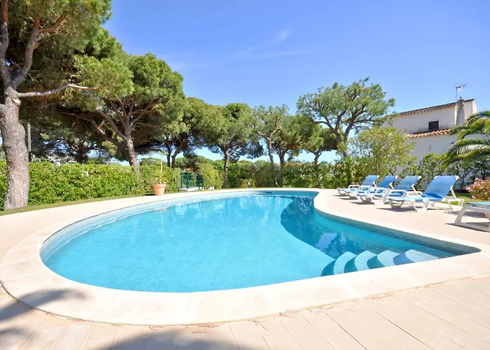 Close To Beaches And Amenities, Private Pool, Free Ac And Wifi Willa
