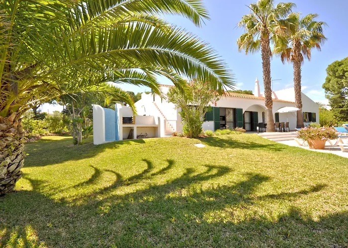 Willa Close To Beaches And Amenities, Private Pool, Free Ac And Wifi Quarteira