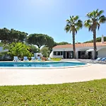 Βίλα Close To Beaches And Amenities, Private Pool, Free Ac And Wifi Quarteira
