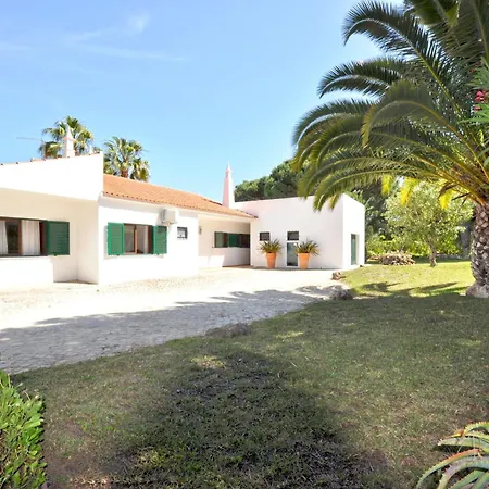 Close To Beaches And Amenities, Private Pool, Free Ac And Wifi Quarteira