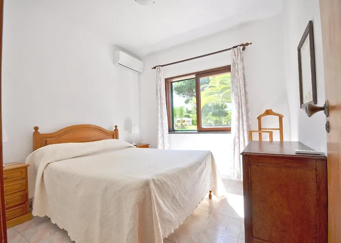 Close To Beaches And Amenities, Private Pool, Free Ac And Wifi *