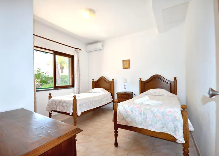 Close To Beaches And Amenities, Private Pool, Free Ac And Wifi Villa