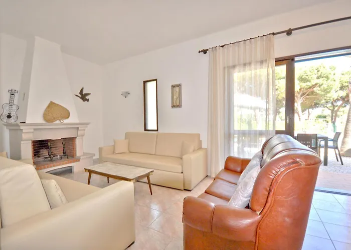 Close To Beaches And Amenities, Private Pool, Free Ac And Wifi Villa